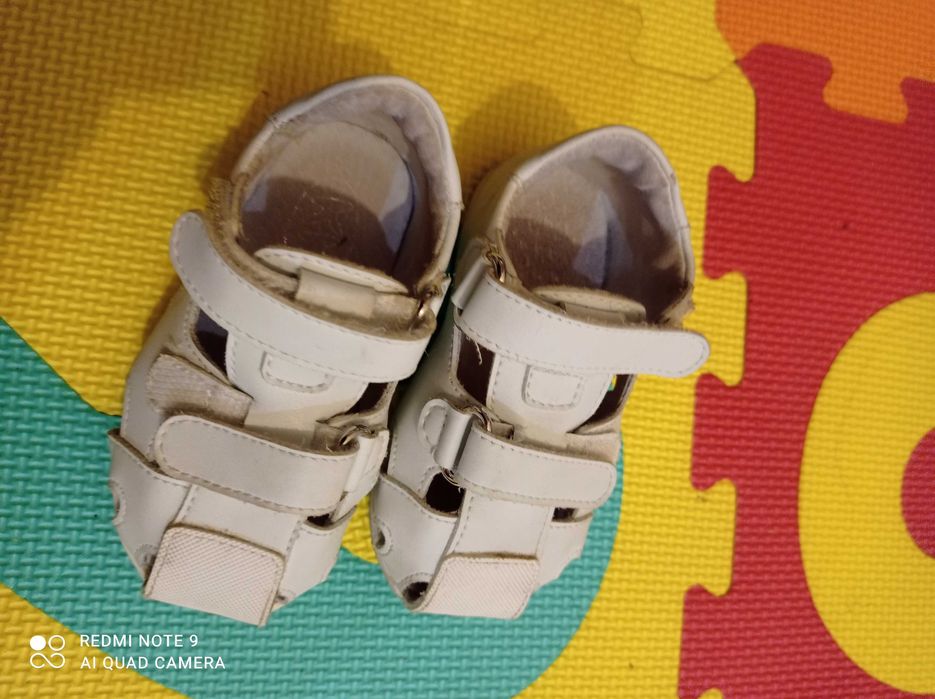 Бебешки сандали на Колев и Колев