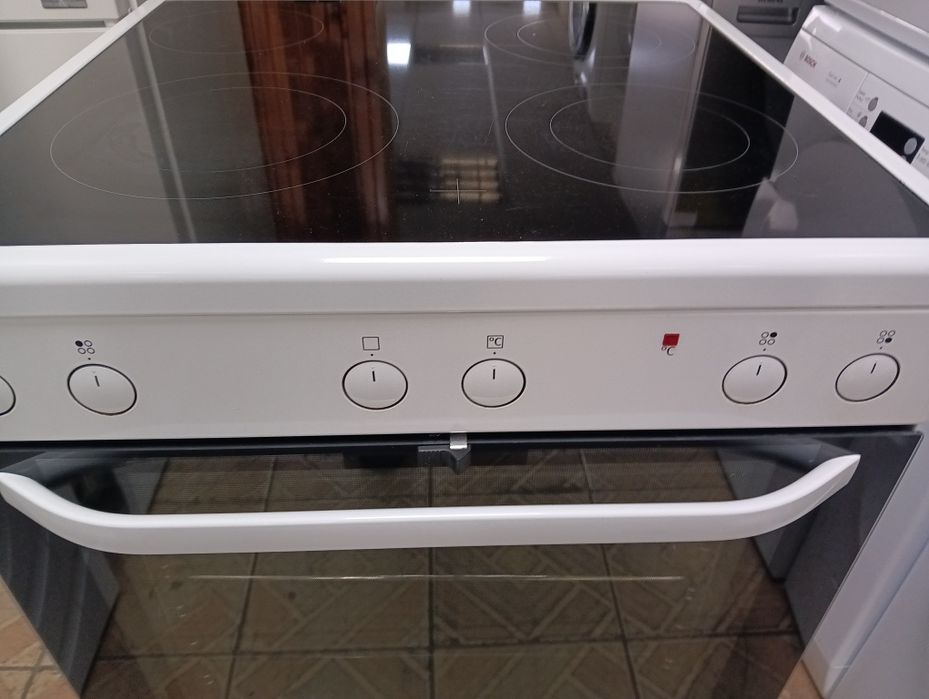 Свободно стояща печка с керамичен плот VOSS  2 години Гаранция!