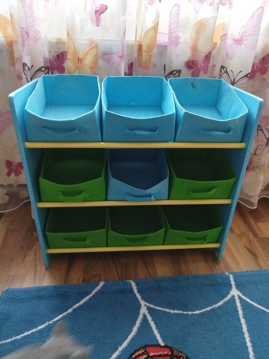 Етажерка за играчки
