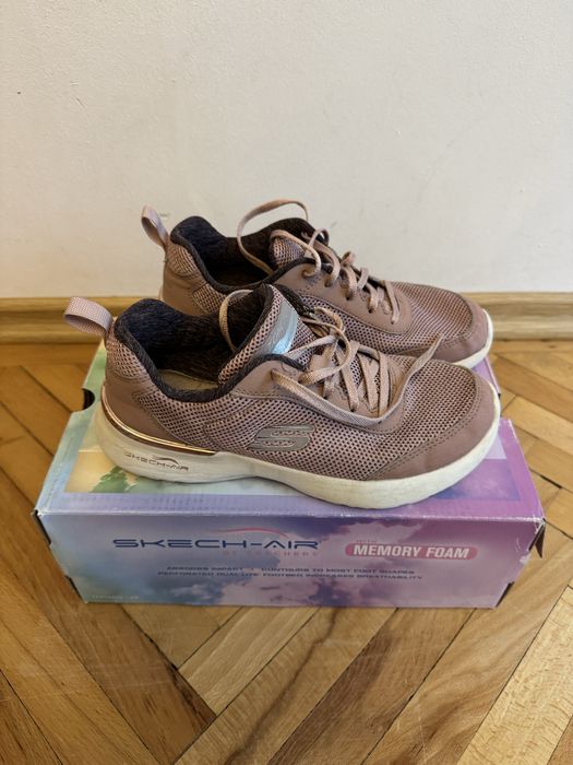 Adidasi Skechers dama marimea 36