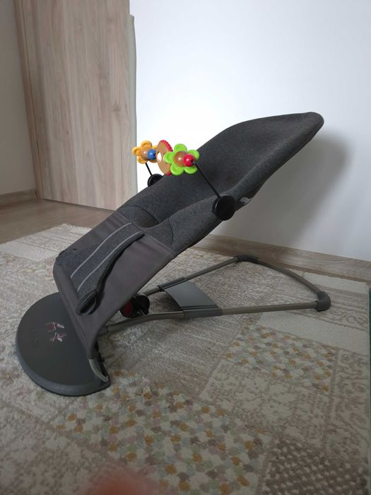 Vând balansoar BabyBjorn Bliss cu jucărie inclusă