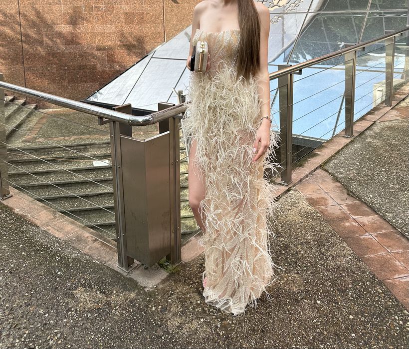 Бална рокля с пера-размер S