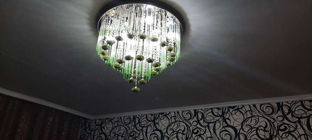 Продам люстру красивую