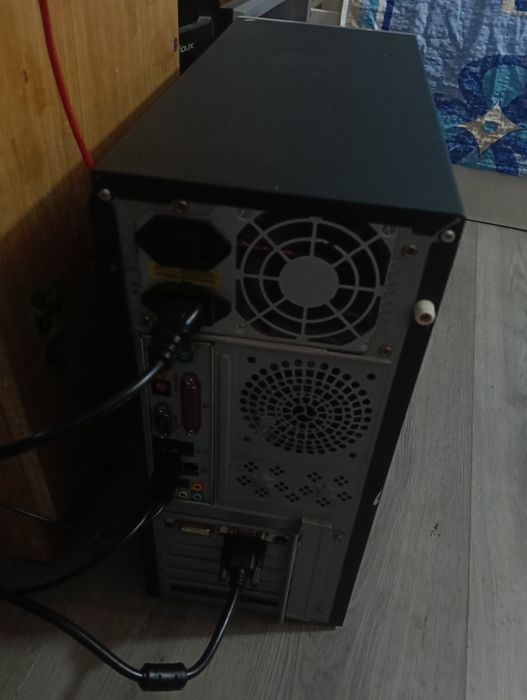 Vând Delux DLC-MF420. 320 GB, 2gb ram