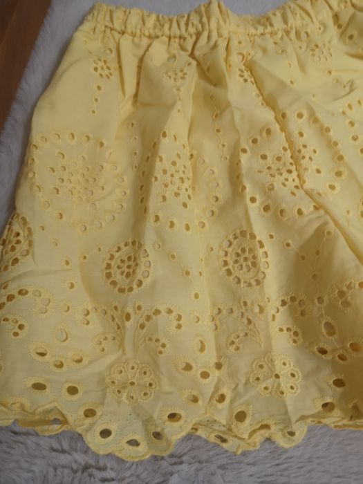 Къси панталонки с бродерия от Shein