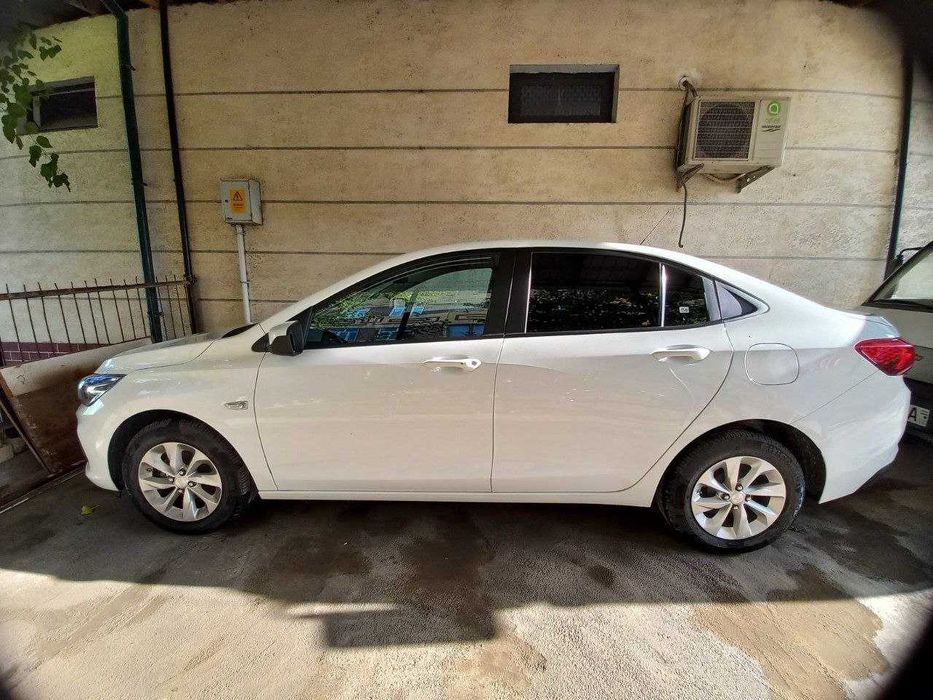 Подаётся машина ONIX