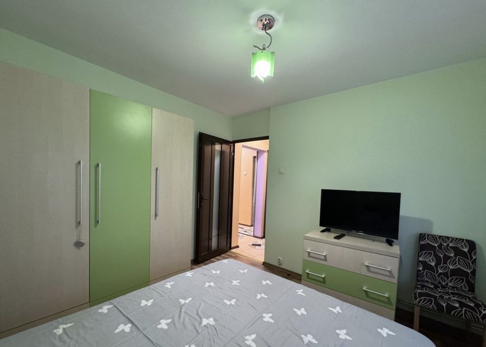 Inchiriez apartament 3 camere zona Dedeman