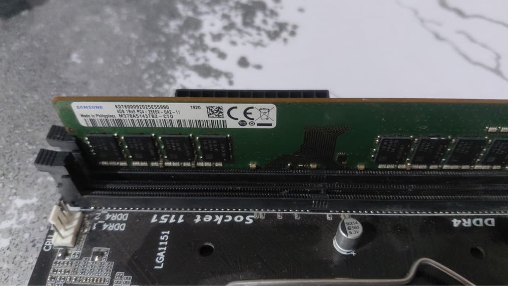 Продам комплект  I3/H110/4gb/hd graphics