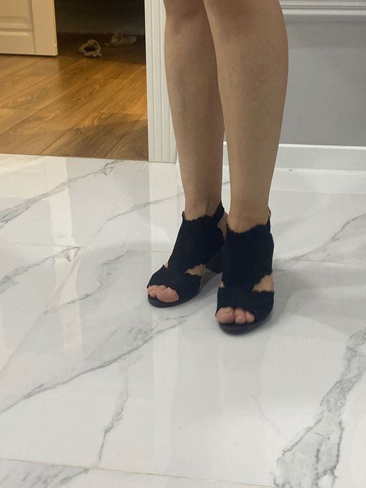 Продам босоножки