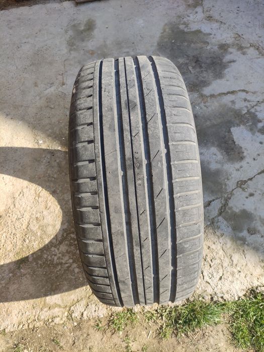 Шына автомобиля.