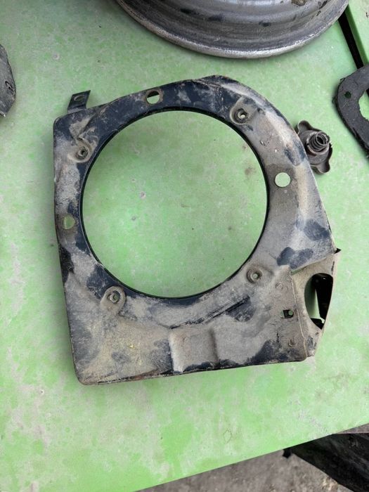 Москвич фара кронштейн