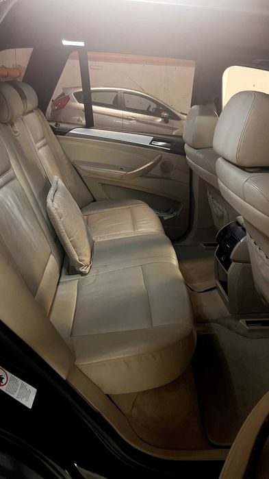 Продавам  си личният автомобил BMW X5 E70
