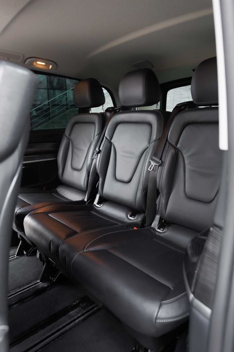 Închiriere microbuz exclusiv Mercedes V Class 2022 automat cu 7 locuri