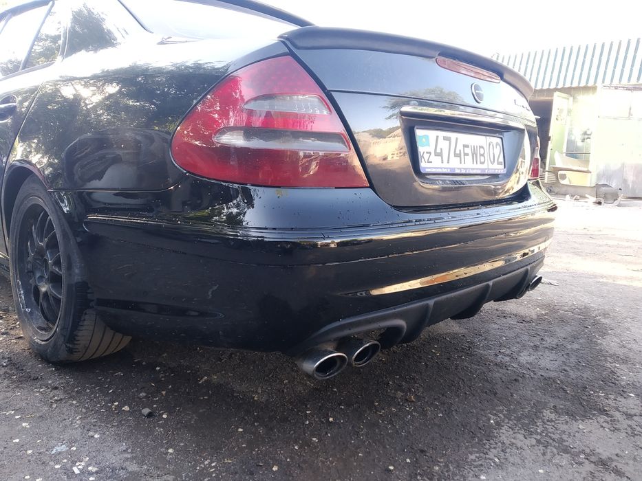 Продам передний бампер на Мерседес Е-211