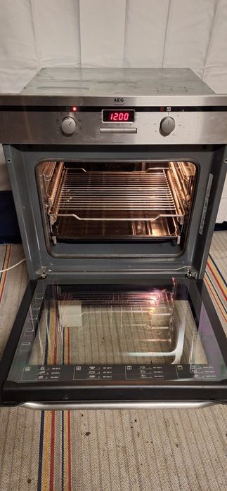 Фурна за вграждане AEG