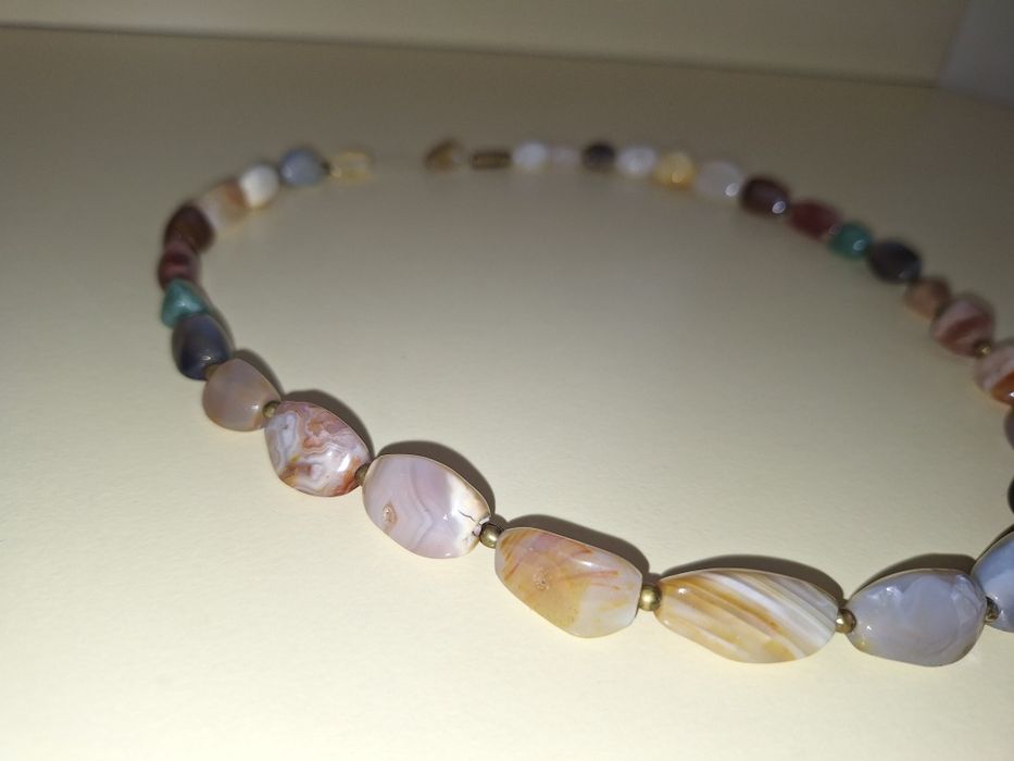 Ахат,нефрит и полускупоценни камъни.