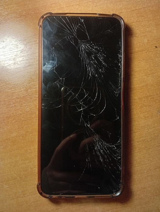 Tecno Spark 10, рабочий, разбит экран