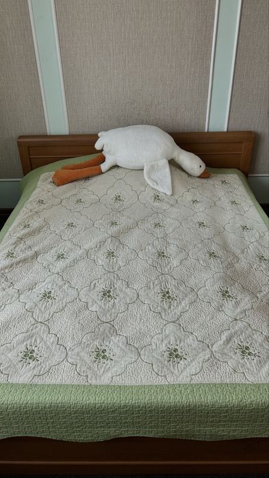 Двуспальная кроват