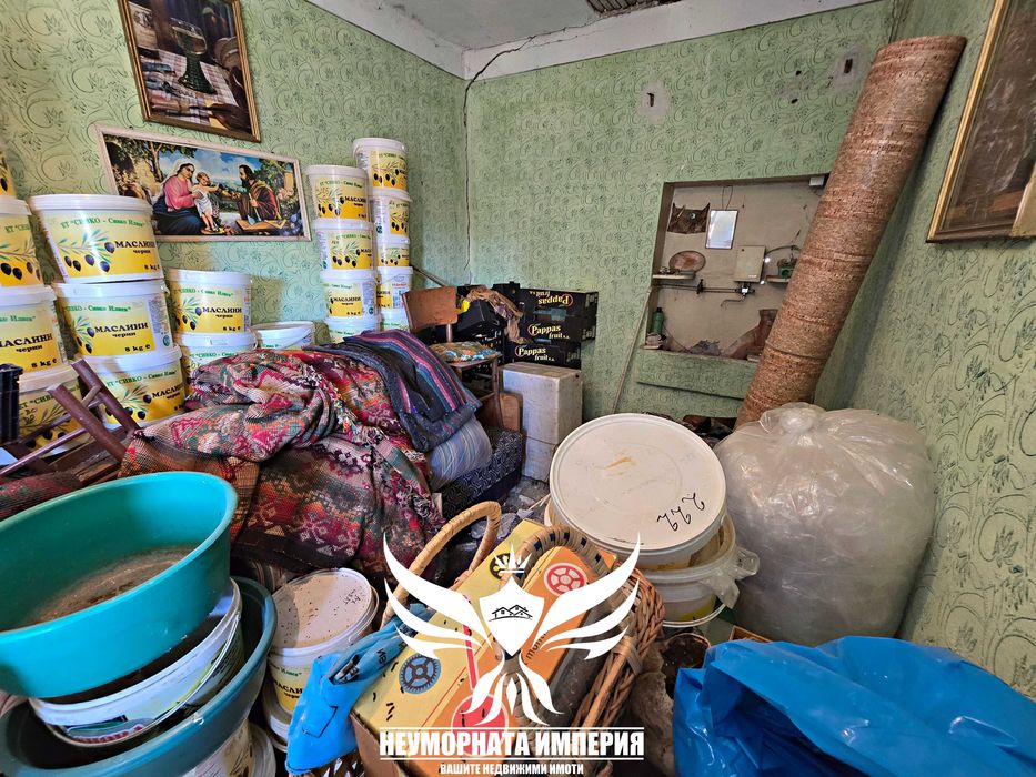 Продавам двуетажна къща с постройки 320РЗП с 1600кв двор село Ахматово