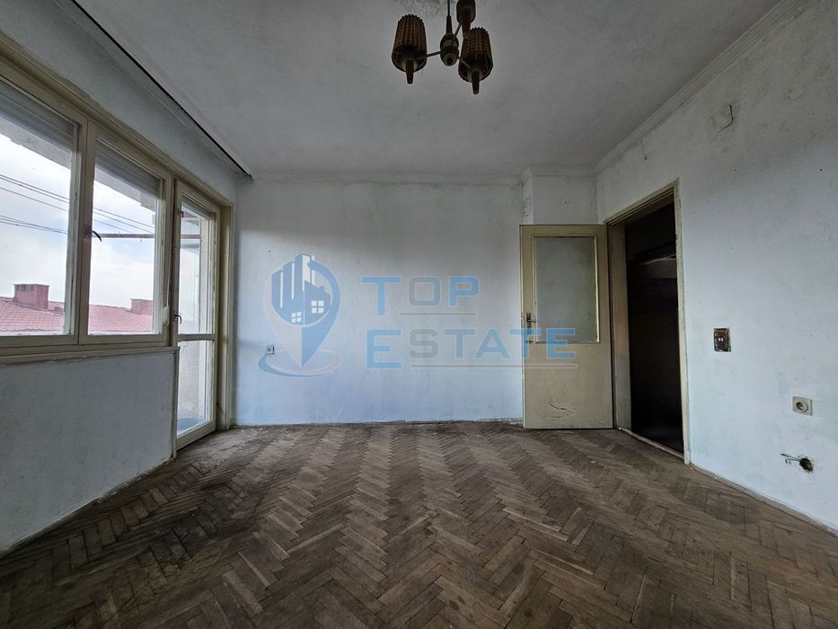 Продава се Многостаен апартамент в Велико Търново, Център - 100 кв.м за 1350 €/кв.м - Снимка #2