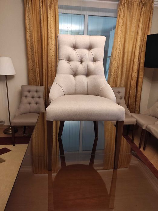 Стол со стульями в гостиную