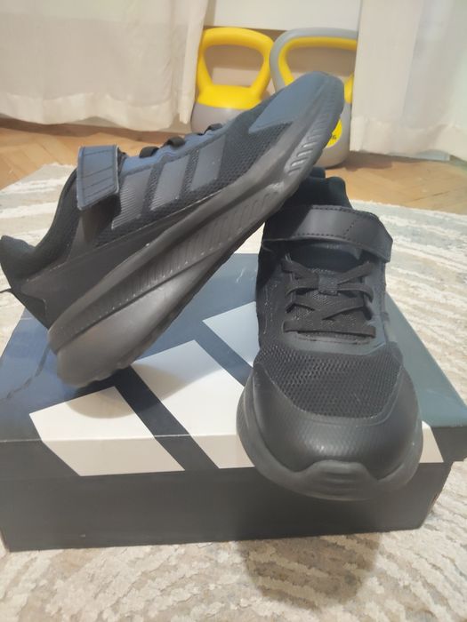 Adidas FortaRun номер 34