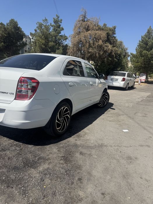 Gelik dizayn sotiladi 215/55/R17