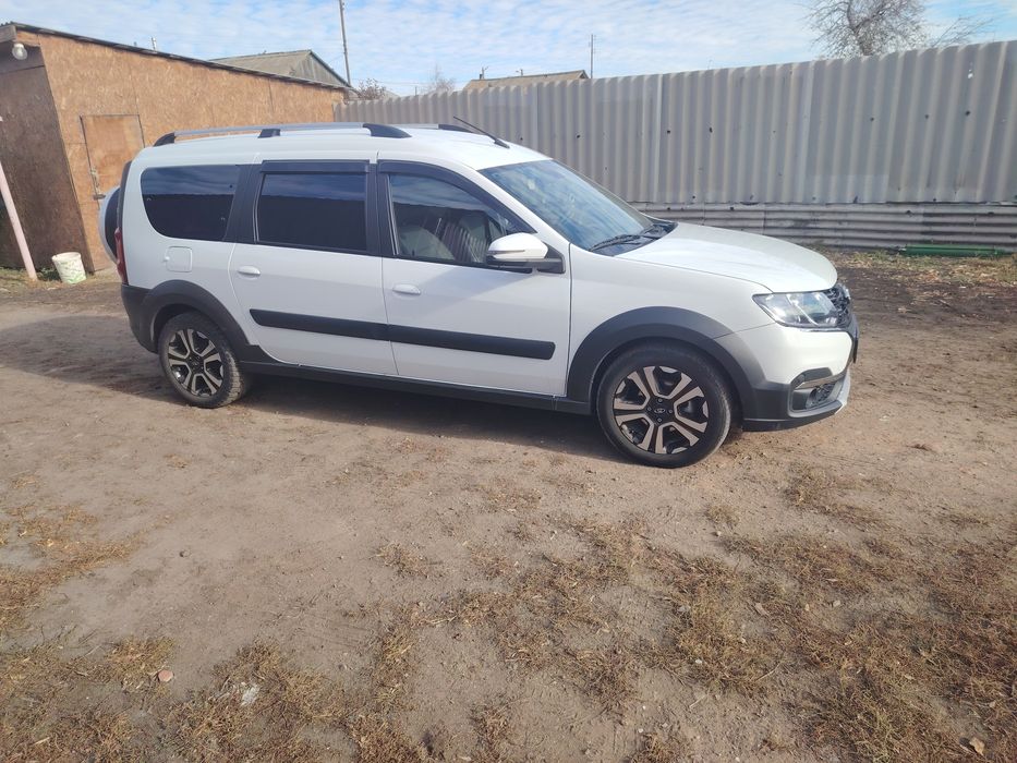 Продам машину Ларгус кросс люкс