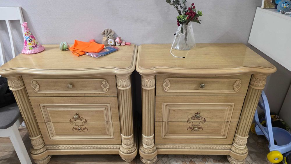 Трюмо, тумбочки б/у