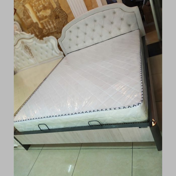 Кровать  двуспальная метало каркас ! Можно в рассрочку но без скидок!