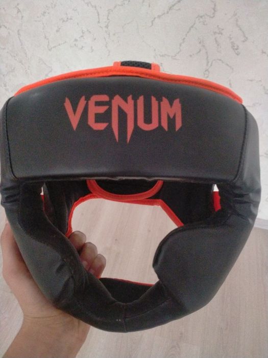 Боксерский шлем.