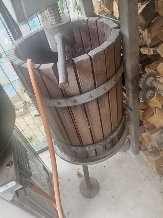 Vând cazan de țuică și teasc