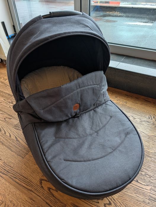 Детска количка Moni Florence 3 в 1 – сива
100 €