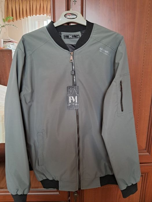 Продам ветровку новую