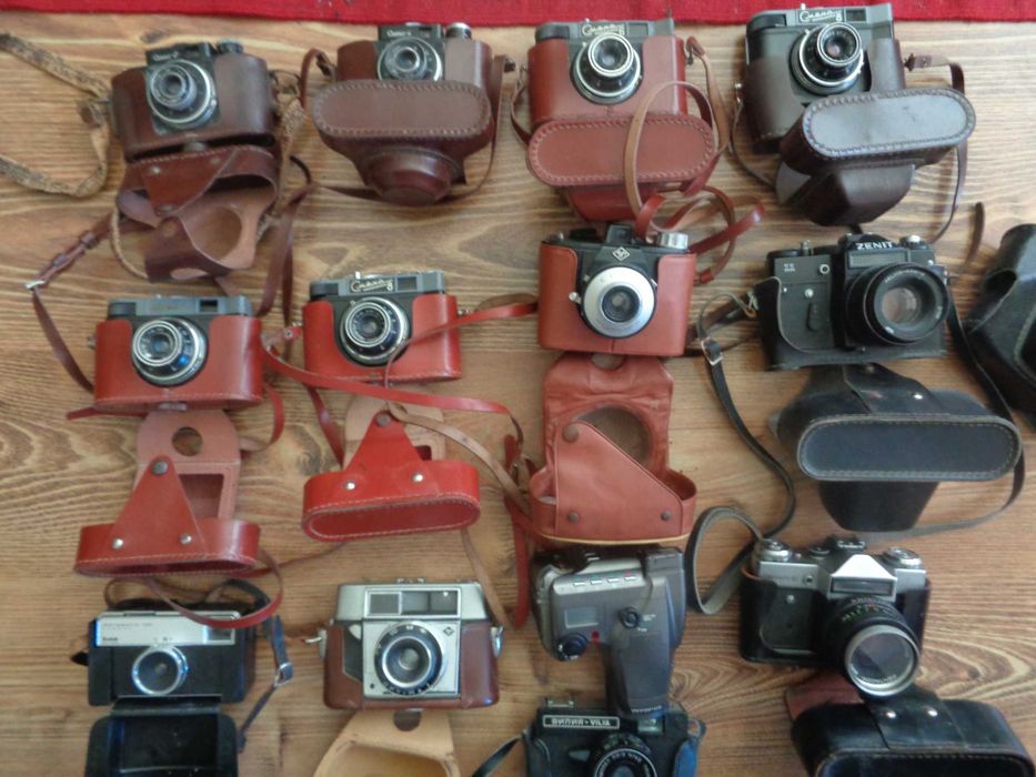 Продавам Голям лот от 14 бр. Ретро Фотоапарати (Zenit, Olympus, Agfa, Смяна 2, 4) + калъф