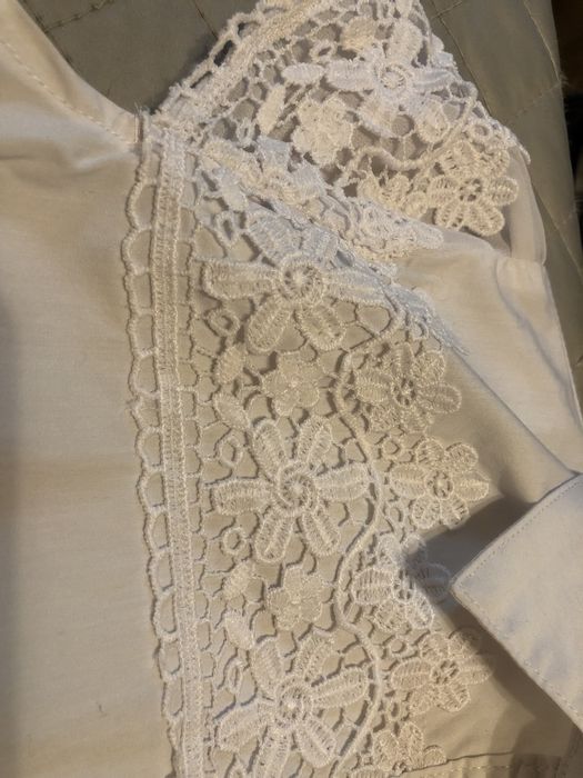 Продаются школьные блузки .