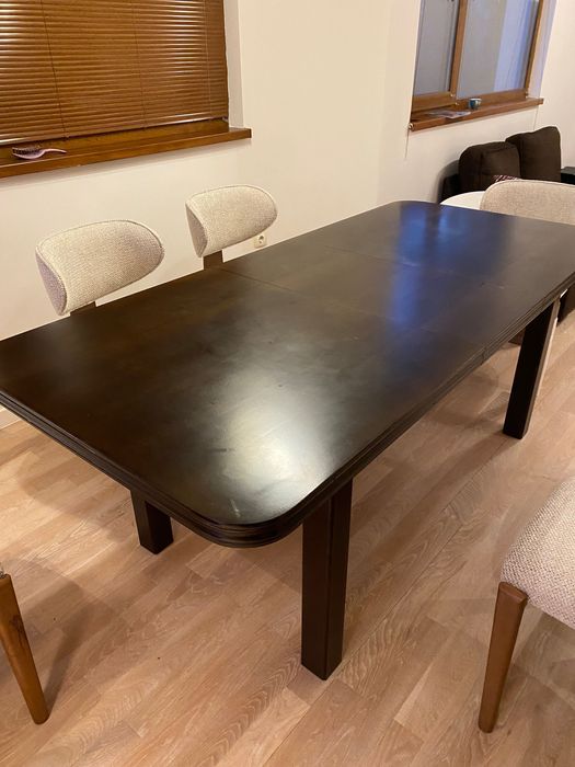 Разтегаема трапезна маса