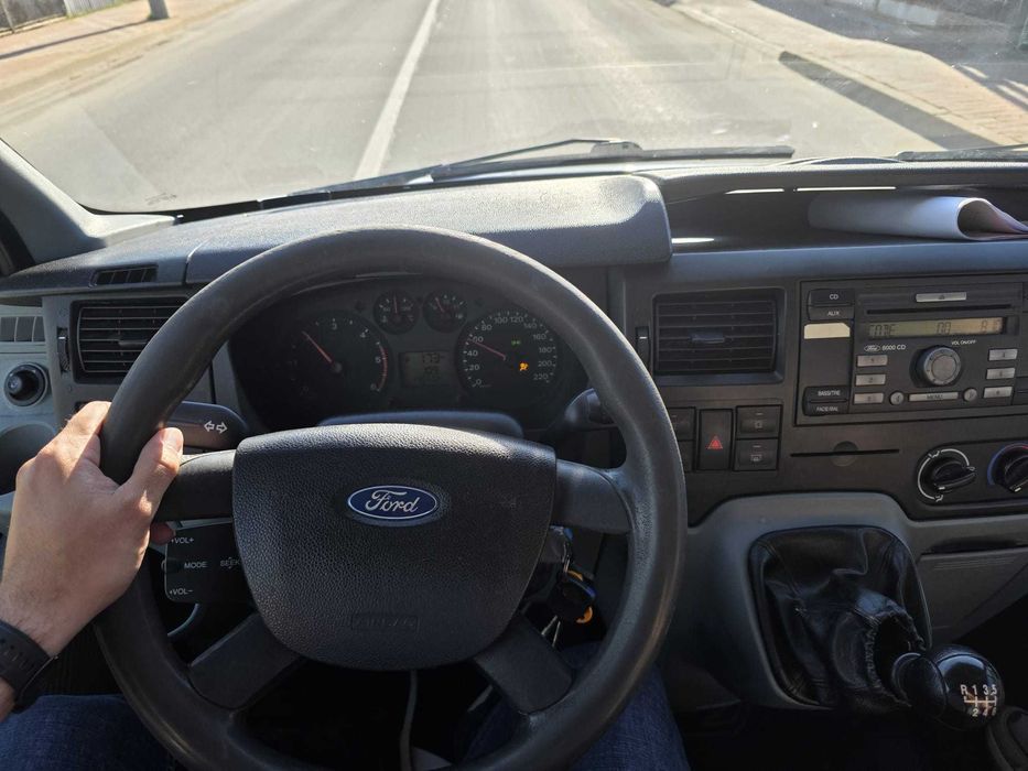 Ford Transit dublucabina, 7 locuri plus marfă