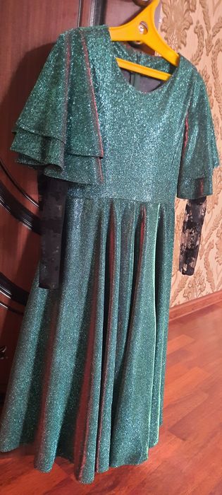 Платьице на милых девочек подростков