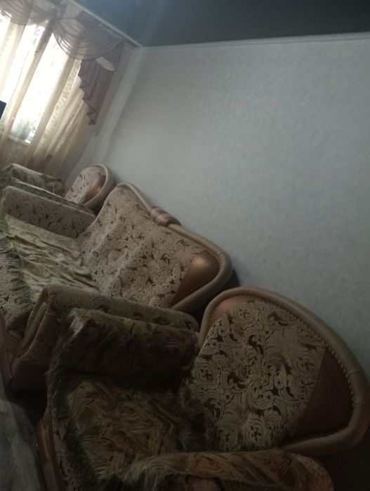 Продаю уголок б/у