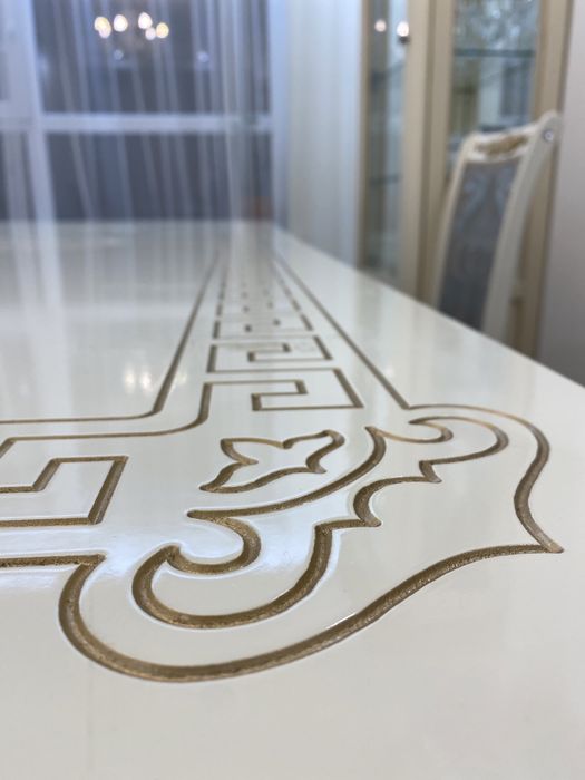 Стол для гостиной