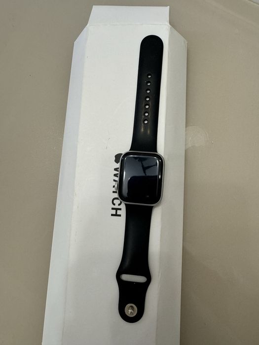 Продам часы Apple watch SE 44