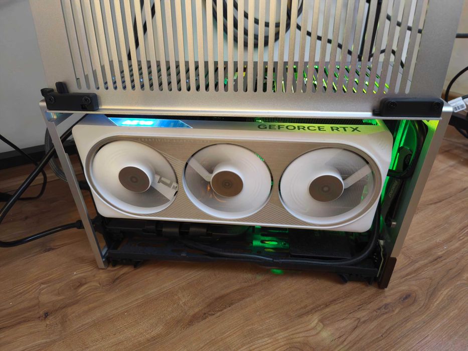 Mini-ITX PC ( RTX 4070 Ti, 32Gb Ram, 3.5 Gz proc, 750w power )