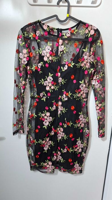 Ликвидация. Missi London  с флорална бродерия и прозрачни ръкави