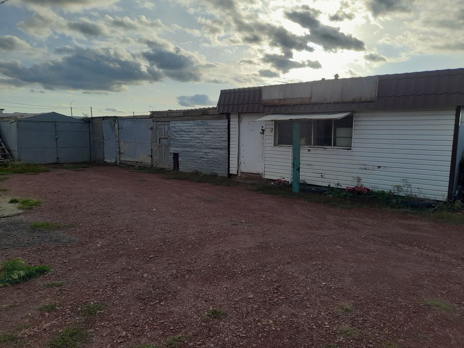 Частный дом с магазином