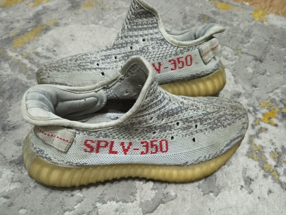 Vând Yeazy SPLY-350 mărime 39 culoare gri