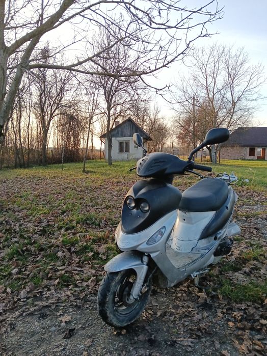Vand scuter de 49cc