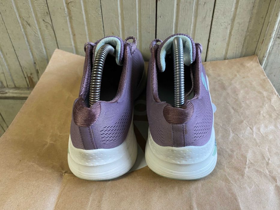 ''Skechers Arch Fit''оригинални маратонки 40 номер