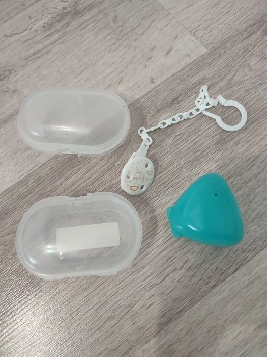 Lănțic suzete și cutii transport/sterilizare