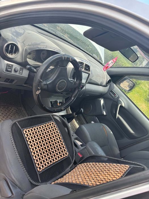Toyota RAV4 2.0 D4D – На части или цяла